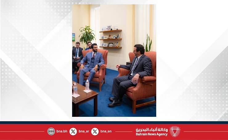 سمو الشيخ ناصر بن حمد آل خليفة يلتقي السيناتور الأمريكي برايان شاتز