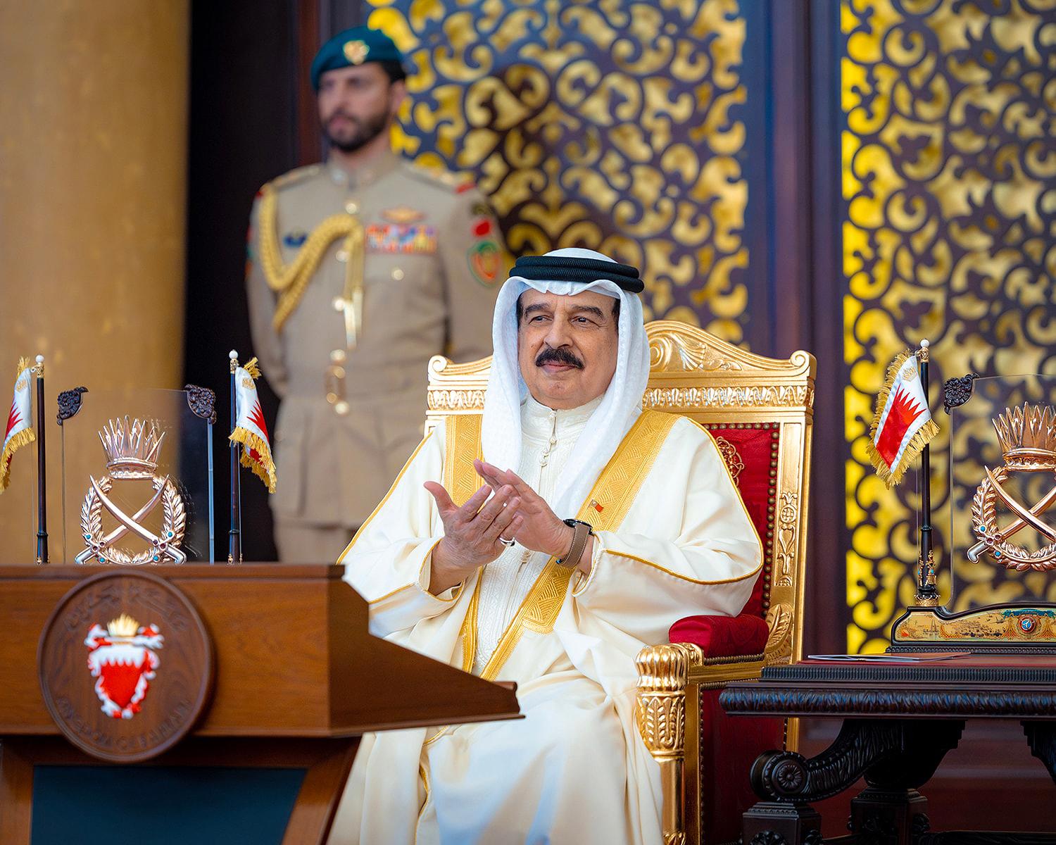 صدر عن حضرة صاحب الجلالة الملك حمد بن عيسى آل خليفة ملك البلاد المعظم حفظه الله ورعاه، أمر ملكي رقم (20) لسنة 2026، بإنشاء وتشكيل لجنة توثيق ملحمة الصمود الوطني، جاء فيه: